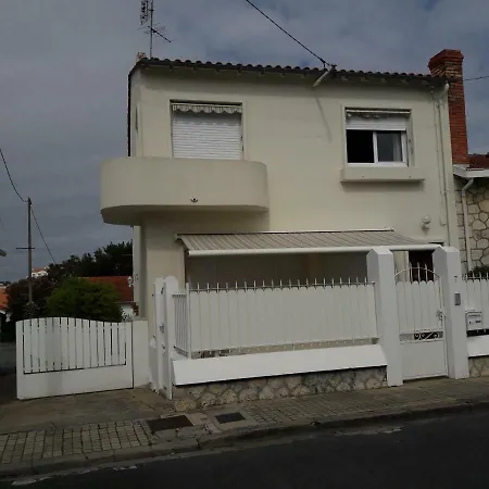 7 Rue Jules Robert בית נופש *